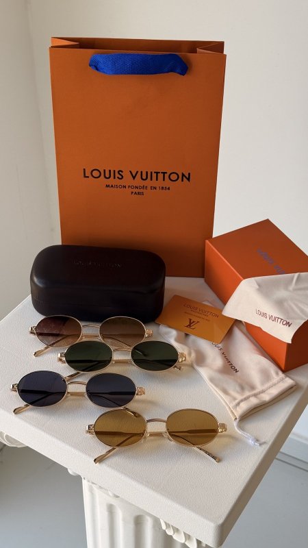 نظارة LOUIS VUITTON / فل بكج علبة وكيس