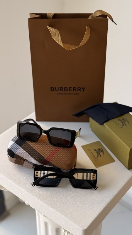 نظارة BURBERRY / فل بكج علبة وكيس