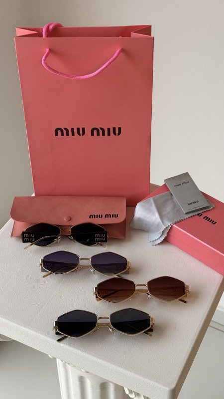نظارة MIU MIU / فل بكج علبة وكيس