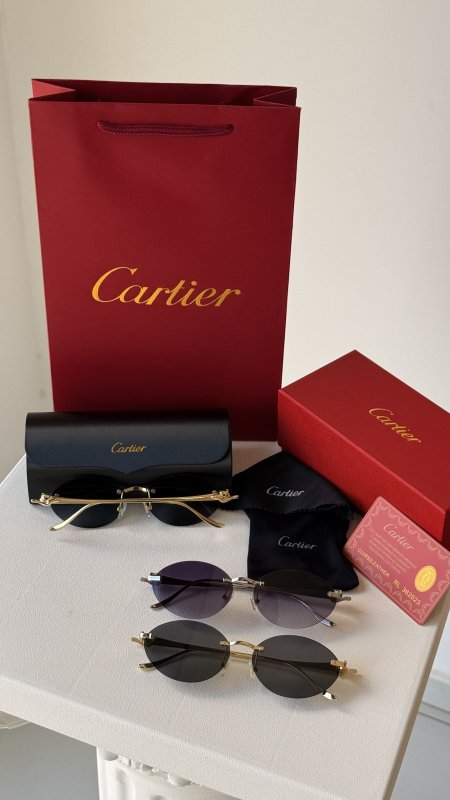 نظارة CARTIER / فل بكج علبة وكيس
