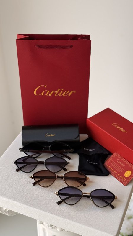 نظارة CARTIER / فل بكج علبة وكيس