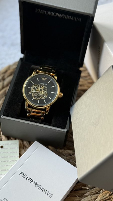 ذهبي داخلية أسود