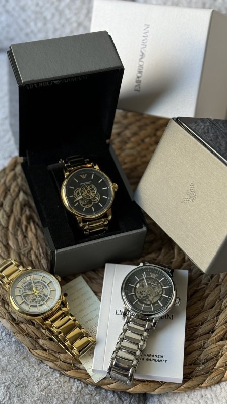 ساعة النبض ARMANI / شامل علبة أصلية