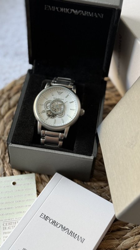 فضي داخلية أبيض