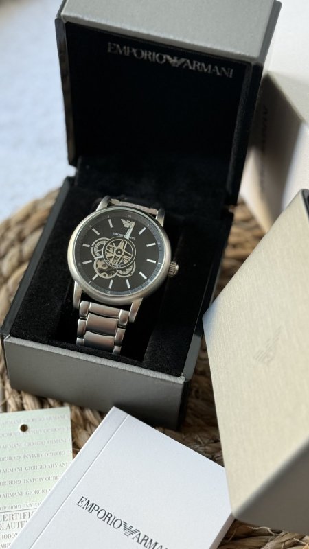 فضي داخلية أسود