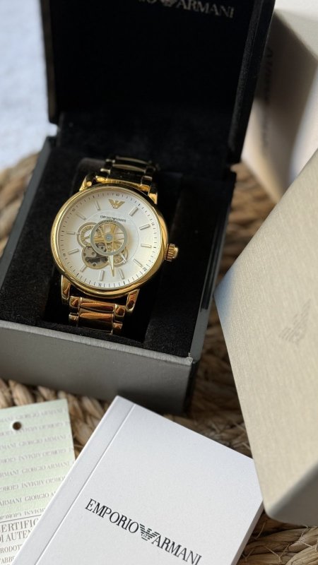 ذهبي داخلية أبيض