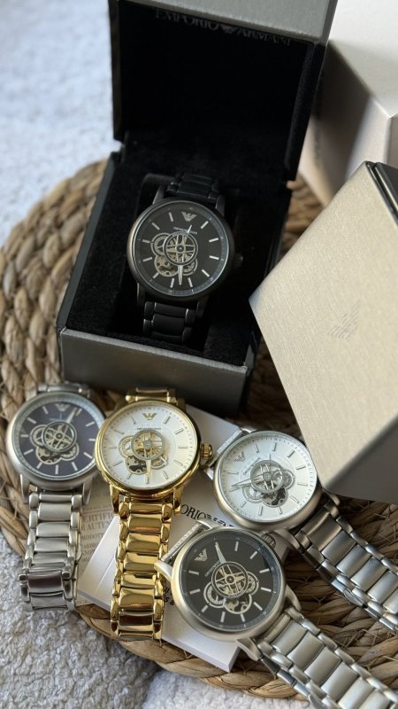 ساعة النبض ARMANI / شامل علبة أصلية