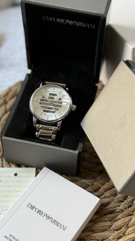 فضي داخلية أبيض