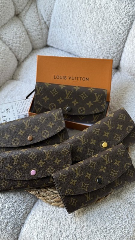 جزدان - Louis Vuitton كبير / شامل علبة