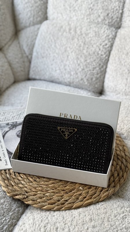 أسود سترس أسود