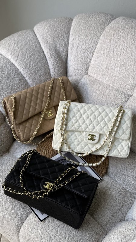 شنطة -   Chanel Clasic 30cm/ جلد مبزر