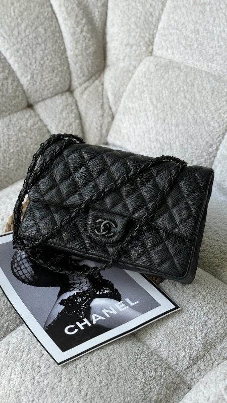 أسود شعار أسود